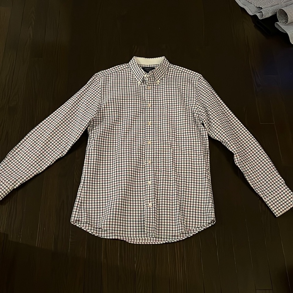 Charles Tyrwhitt slim fit size medium dress shirt with pocket on left size plaid